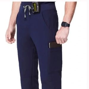 FIGS Men's Navy Blue Axim Cargo Scrub Pant Medium (or women's)